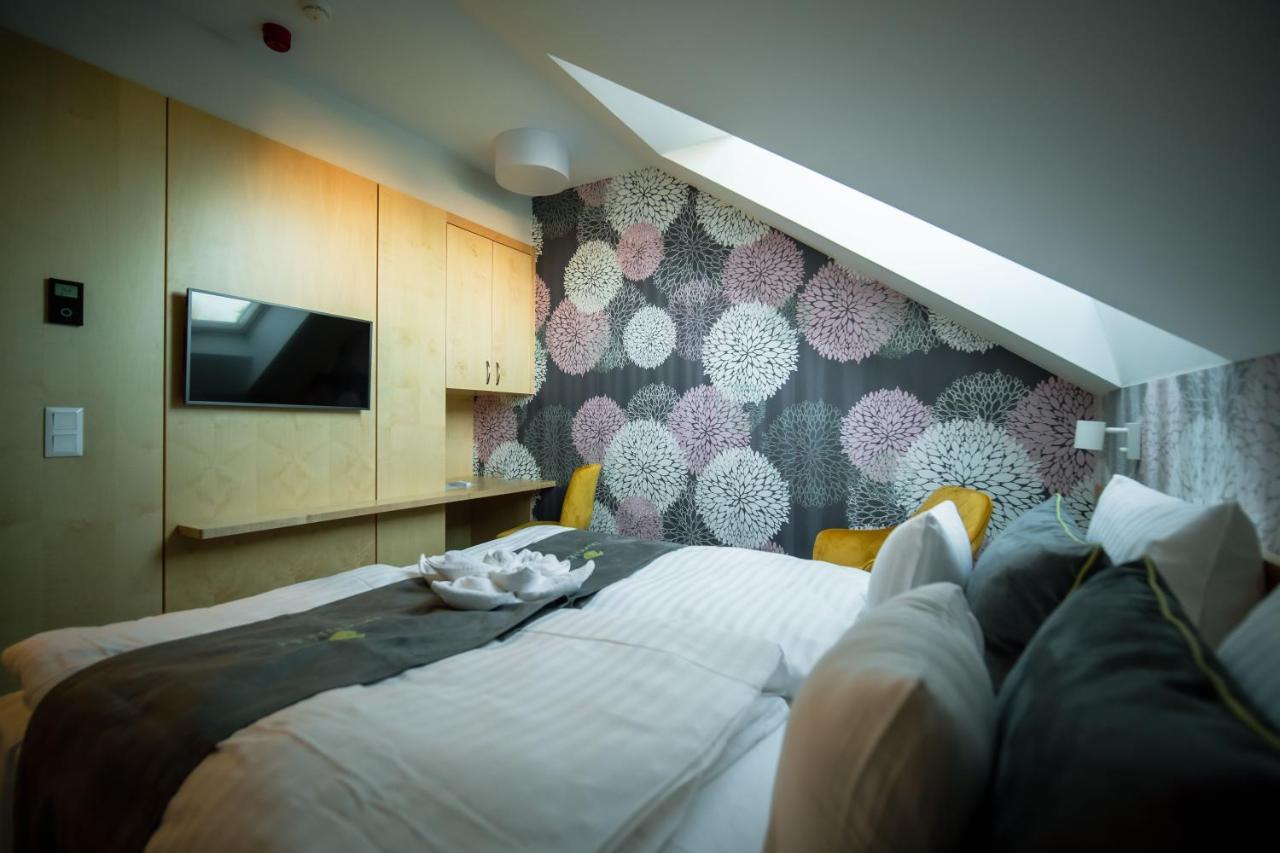 Eleven Business & Sport Hotel Jaszarokszallas Εξωτερικό φωτογραφία