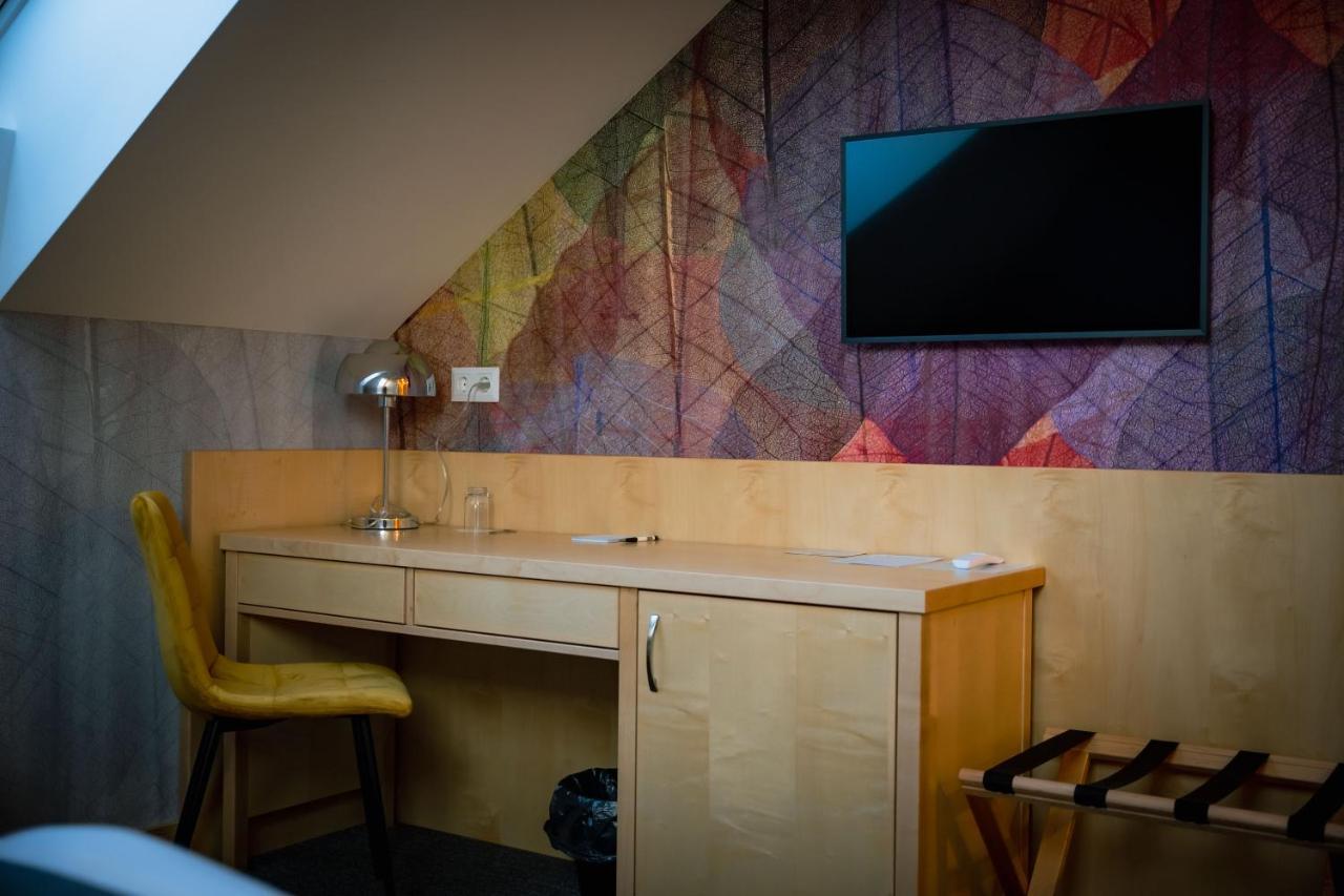 Eleven Business & Sport Hotel Jaszarokszallas Εξωτερικό φωτογραφία