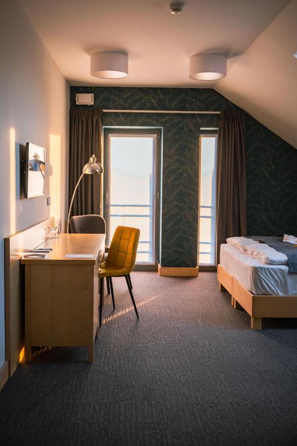 Eleven Business & Sport Hotel Jaszarokszallas Εξωτερικό φωτογραφία