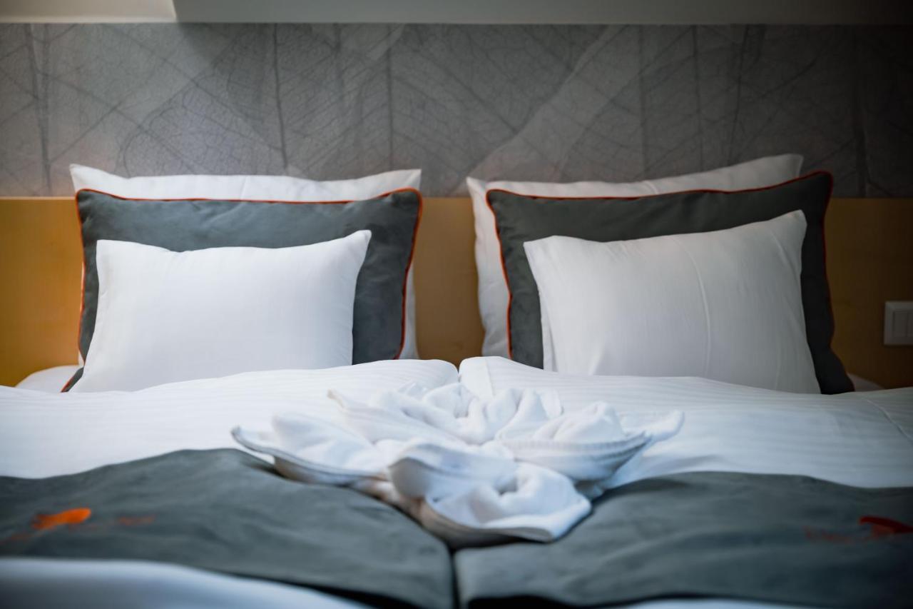 Eleven Business & Sport Hotel Jaszarokszallas Εξωτερικό φωτογραφία
