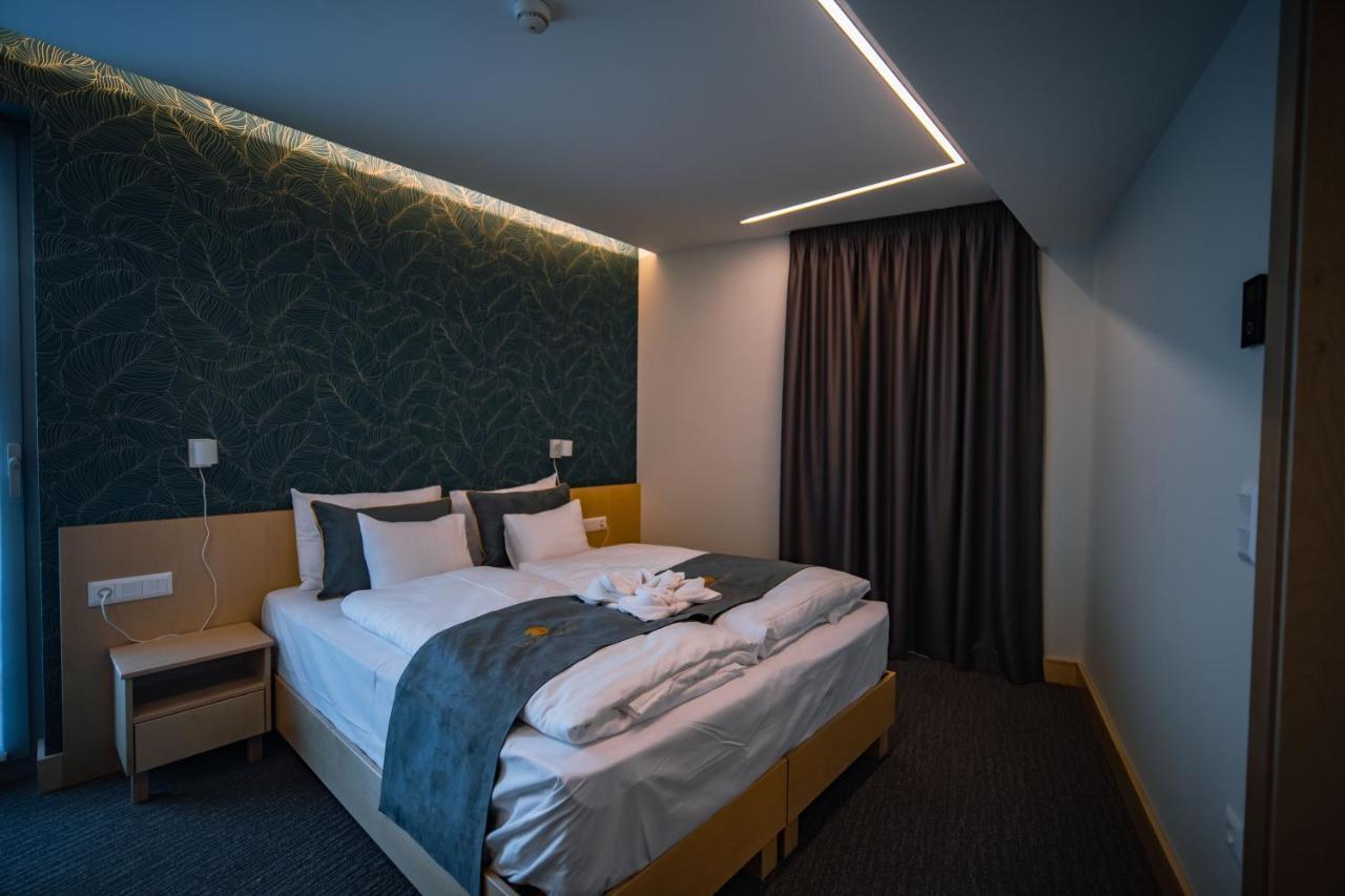 Eleven Business & Sport Hotel Jaszarokszallas Εξωτερικό φωτογραφία