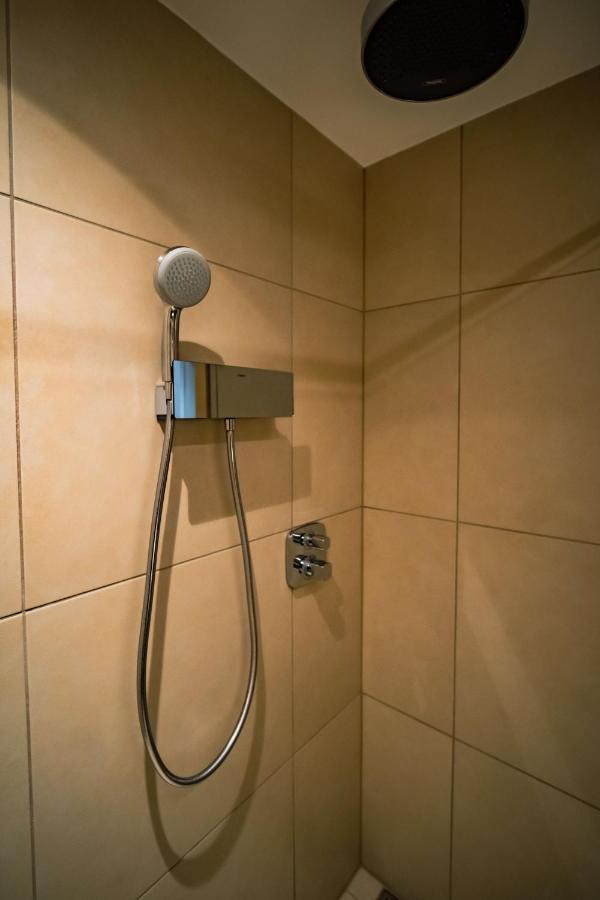 Eleven Business & Sport Hotel Jaszarokszallas Εξωτερικό φωτογραφία
