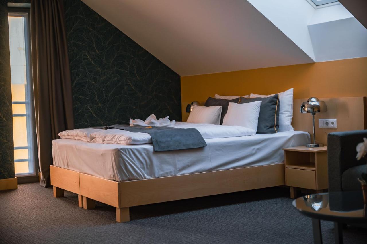 Eleven Business & Sport Hotel Jaszarokszallas Εξωτερικό φωτογραφία