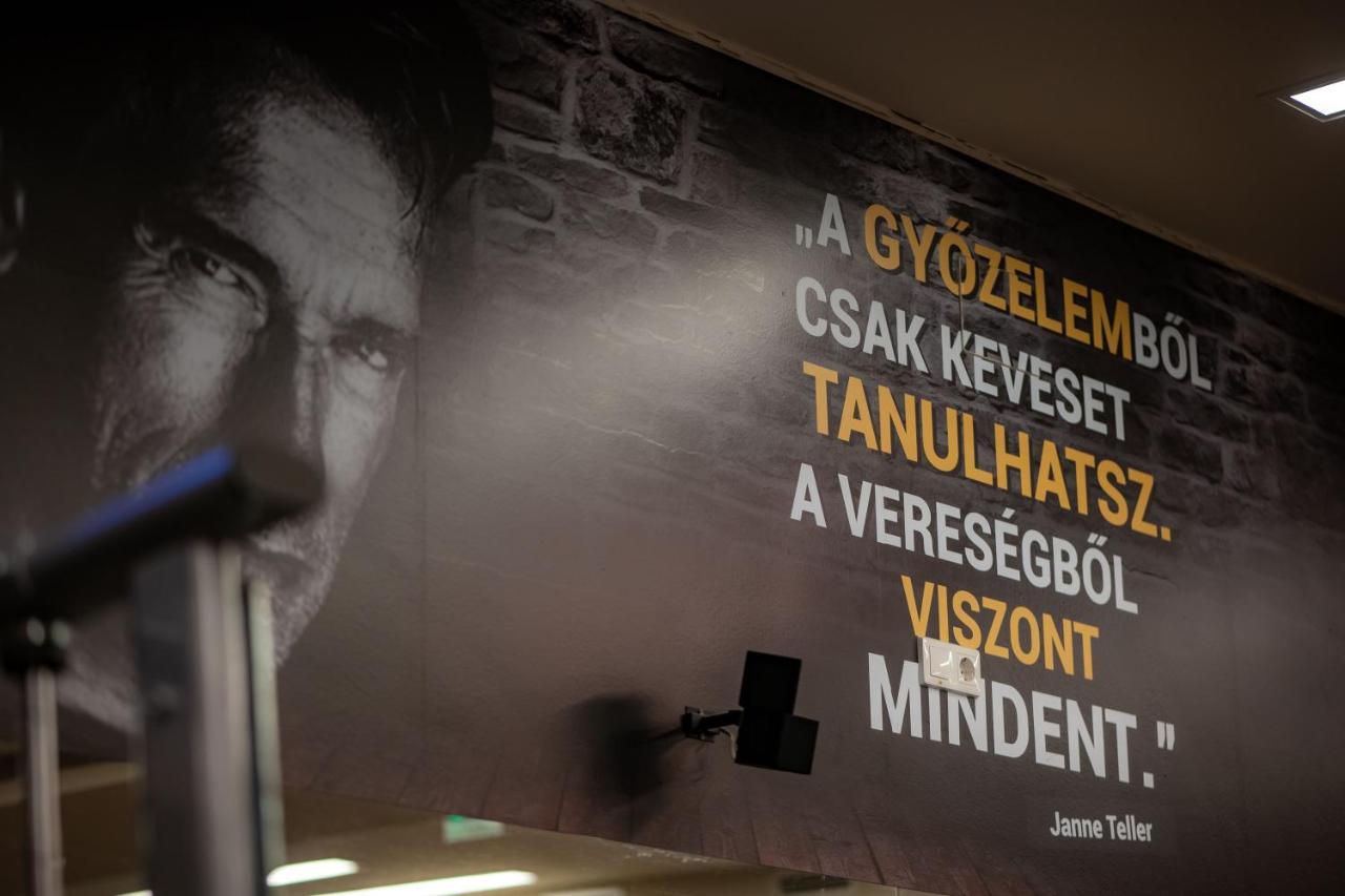 Eleven Business & Sport Hotel Jaszarokszallas Εξωτερικό φωτογραφία