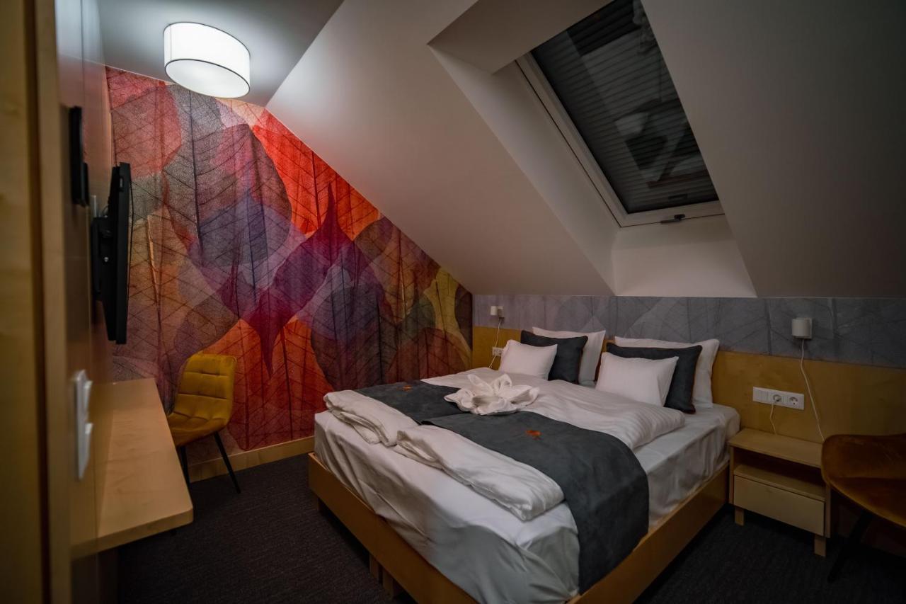 Eleven Business & Sport Hotel Jaszarokszallas Εξωτερικό φωτογραφία