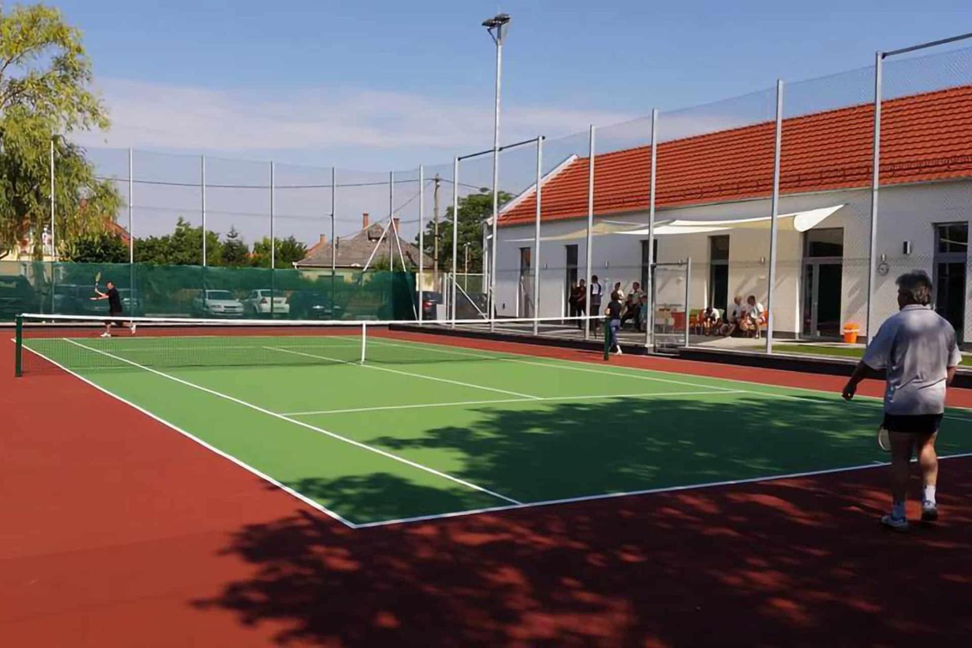 Eleven Business & Sport Hotel Jaszarokszallas Εξωτερικό φωτογραφία