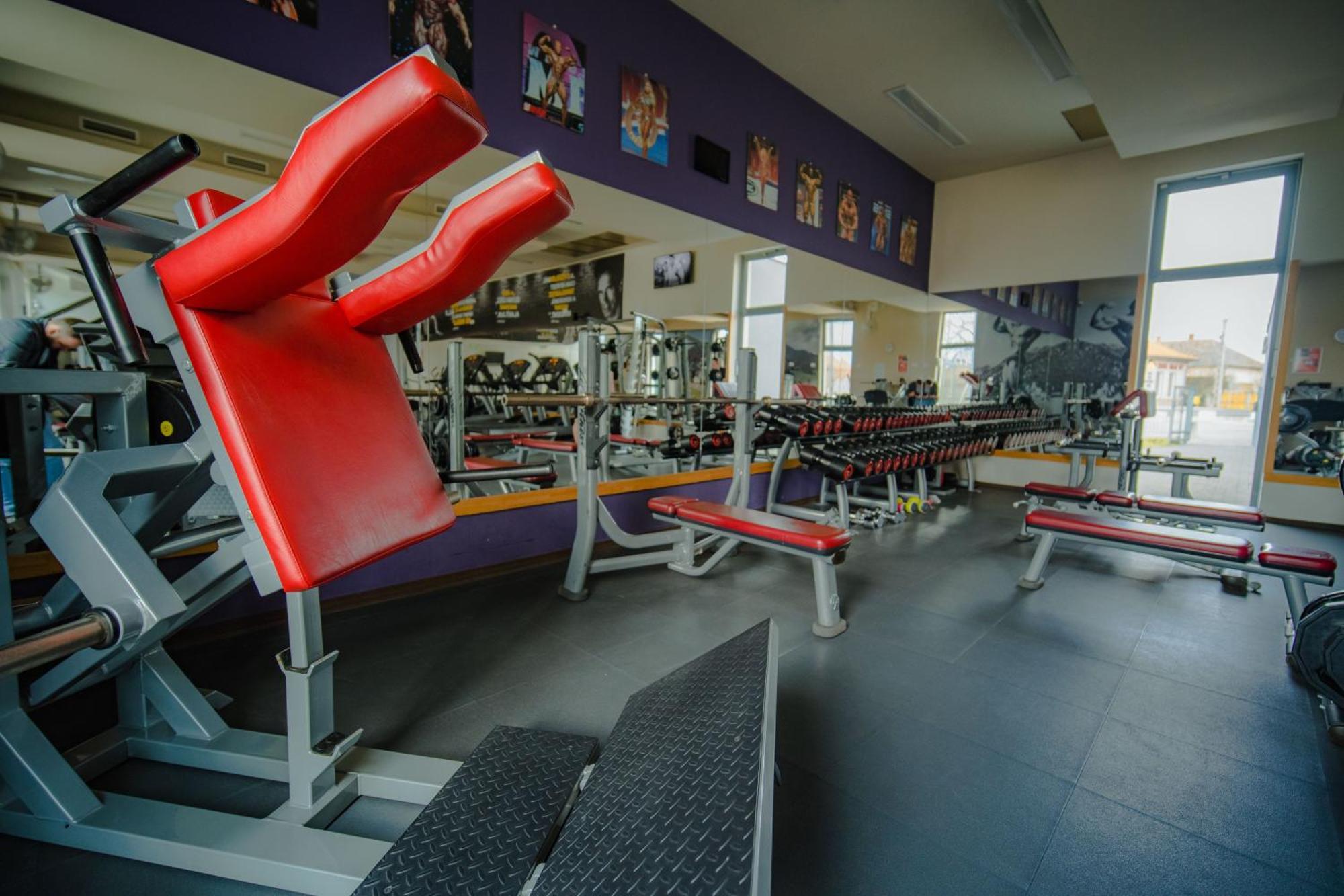 Eleven Business & Sport Hotel Jaszarokszallas Εξωτερικό φωτογραφία